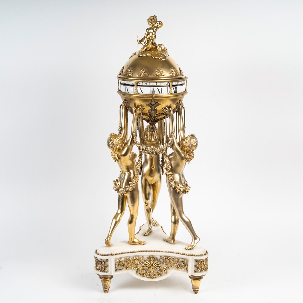 Pendule néoclassique en bronze doré et marbre blanc, XIXe siècle