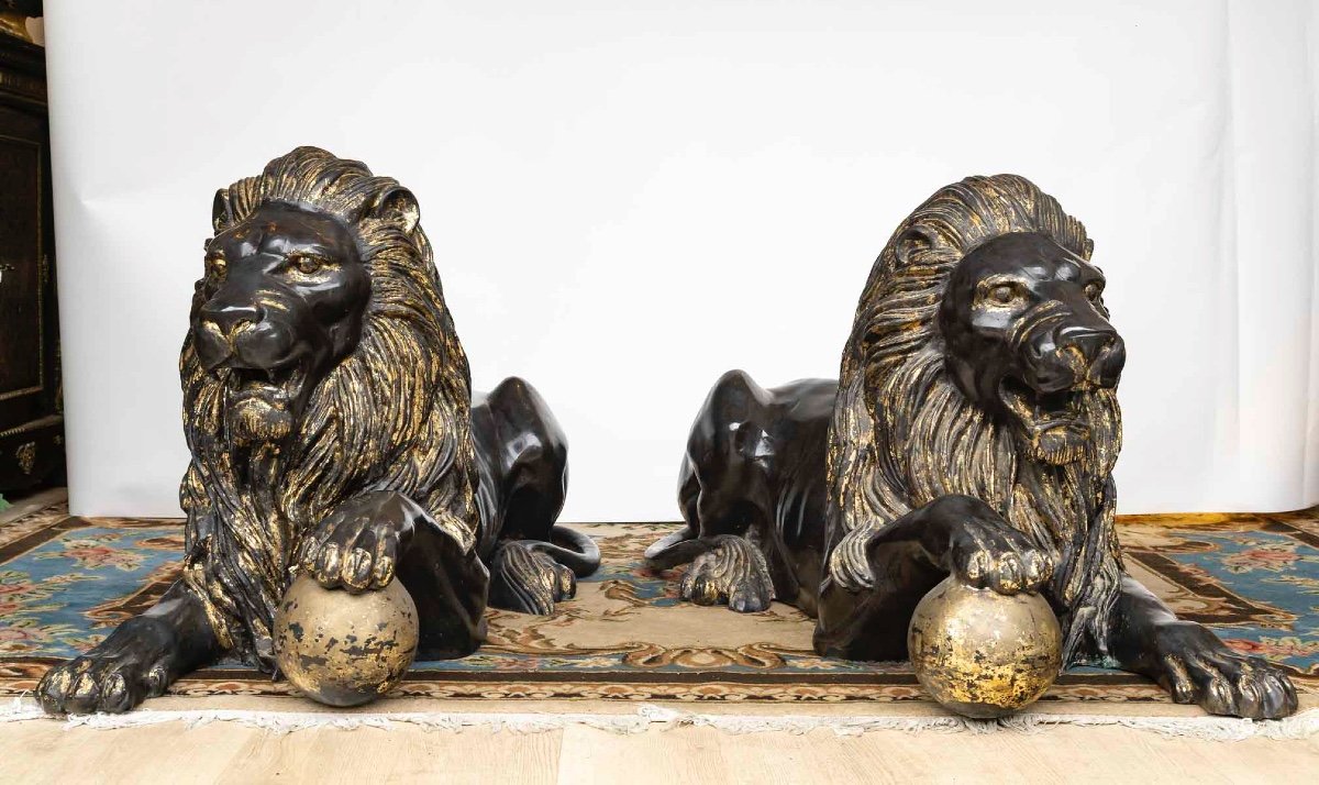 Rare Pair Of Lions In Patinated And Gilded Bronze – 19th Century 