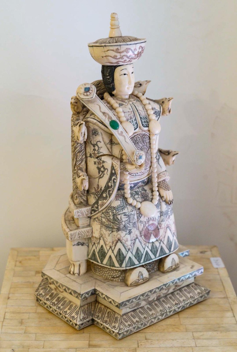 Rare Pair Of Chinese Emperor And Empress Bone Sculptures, 19th Century -photo-2