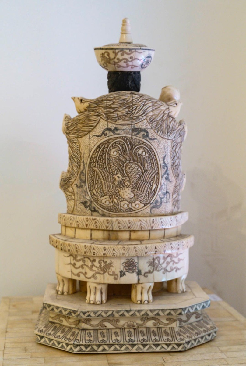 Rare Pair Of Chinese Emperor And Empress Bone Sculptures, 19th Century -photo-4