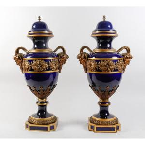 Paire De Vase De Sèvres En Porcelaine, Du 19éme Siécle