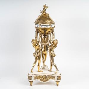 Neoclassical Clock In Gilded Bronze And White Marble, 19th Century