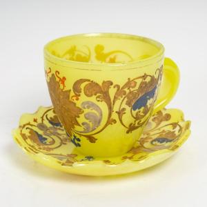 Rare Tasse De Thé En Opaline émaillé En Or