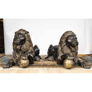 Rare Pair Of Lions In Patinated And Gilded Bronze – 19th Century 