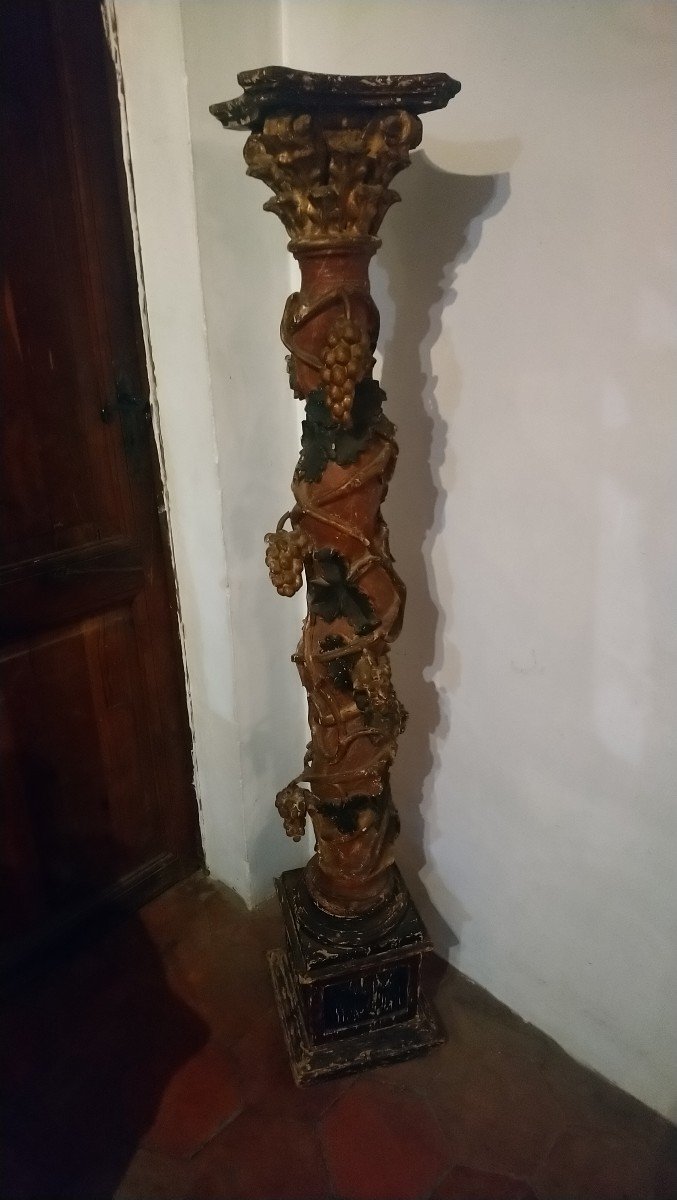 18th Century Painted Wooden Column With Bunches Of Grapes 