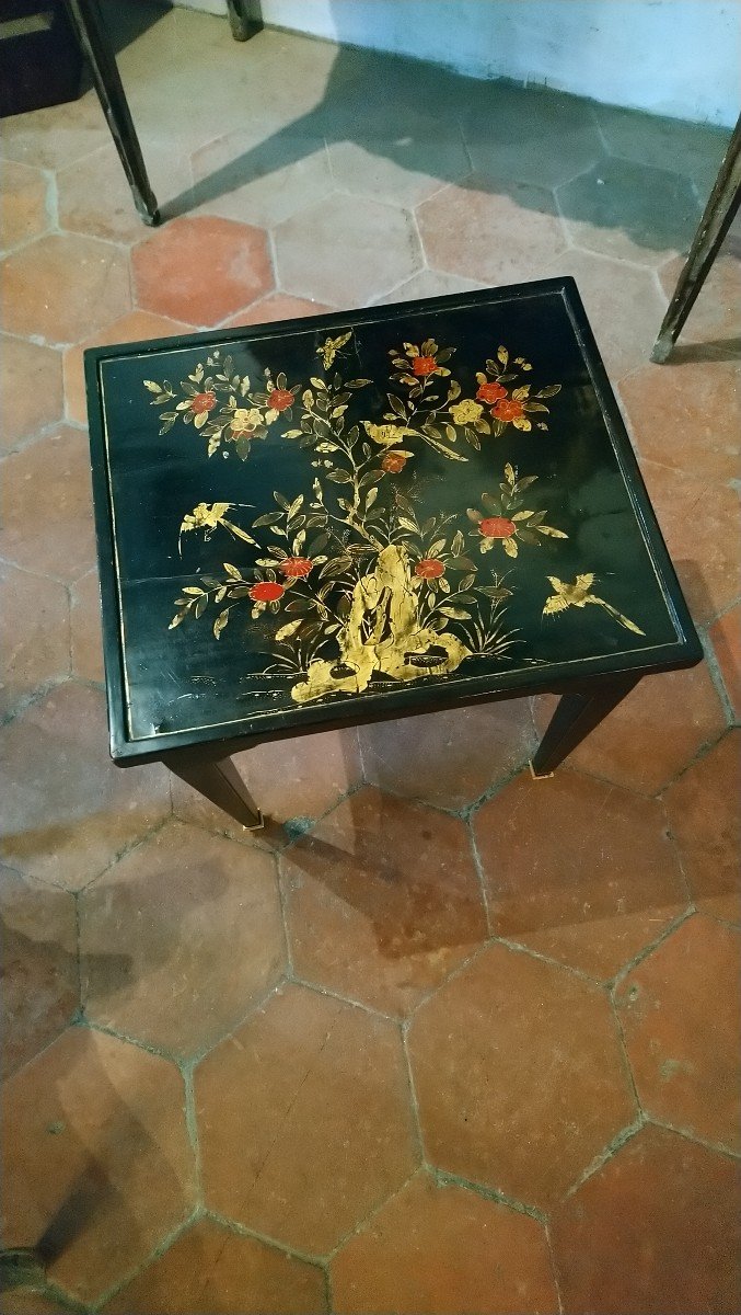 20th Century Lacquer End Table With Japanese Decor -photo-2