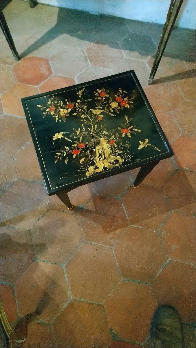 20th Century Lacquer End Table With Japanese Decor -photo-4