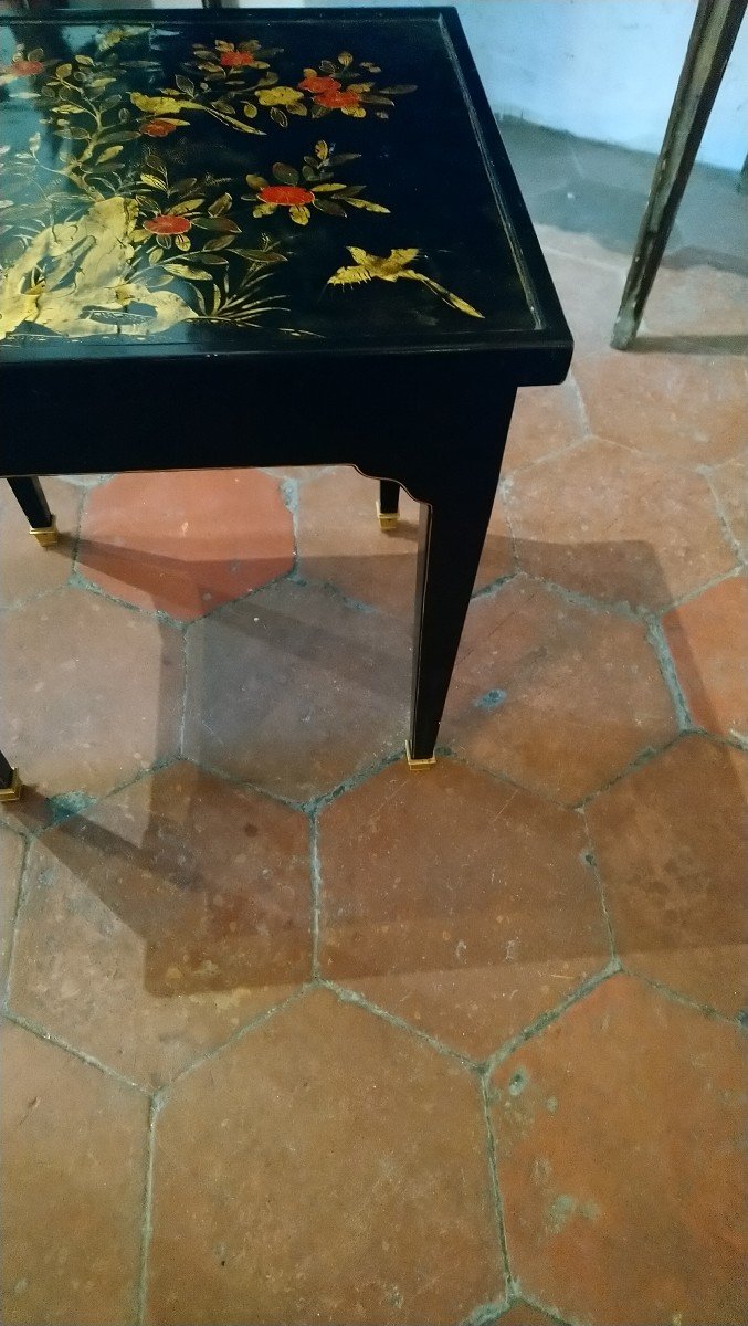 20th Century Lacquer End Table With Japanese Decor -photo-2