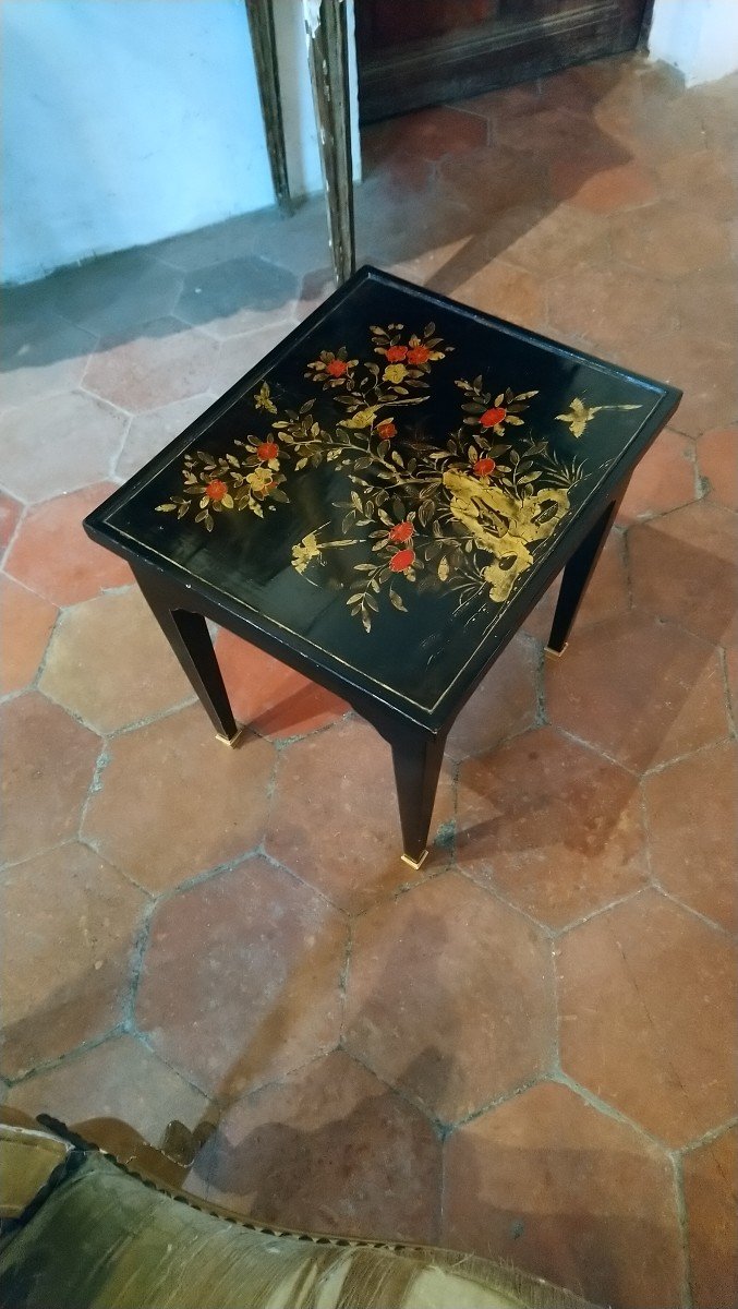 20th Century Lacquer End Table With Japanese Decor -photo-3