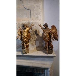 Pair Of Angels In Carved, Painted And Gilded Wood, Late 17th And Early 18th Century 