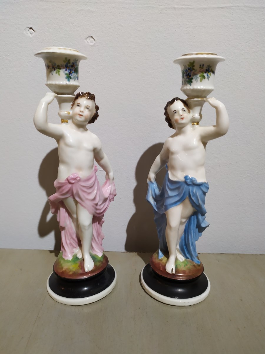 Paire De Bougeoirs En Porcelaine De Capodimonte 