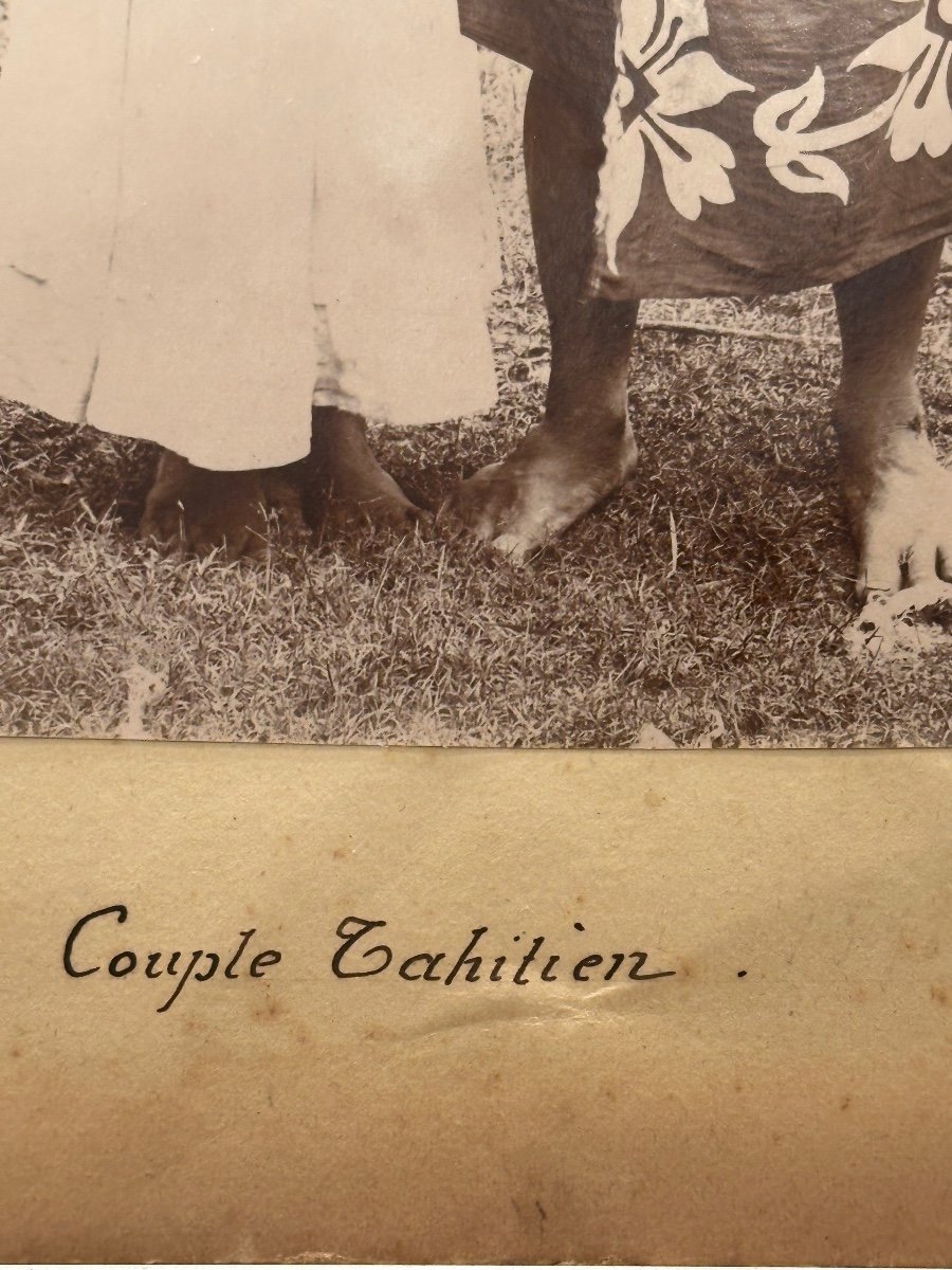 Jules Agostini, photographies de deux couples de Tahiti, Océanie, 1896 -photo-1