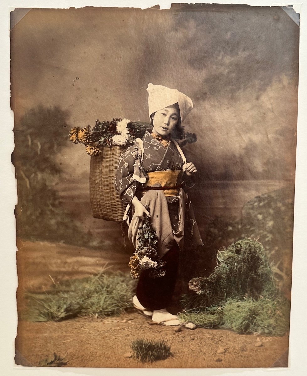 Photographie. La marchande de fleurs, tirage albuminé, Japon, 19e siècle 