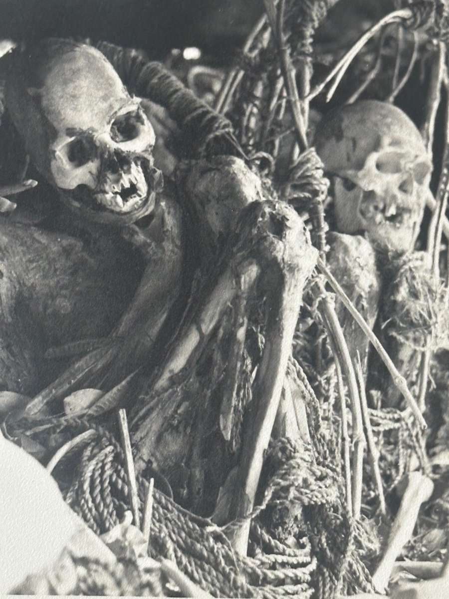 Kanak, Nouvelle-Calédonie, Faténaoué.  Photographies de momies par Maurice Leenhardt. 