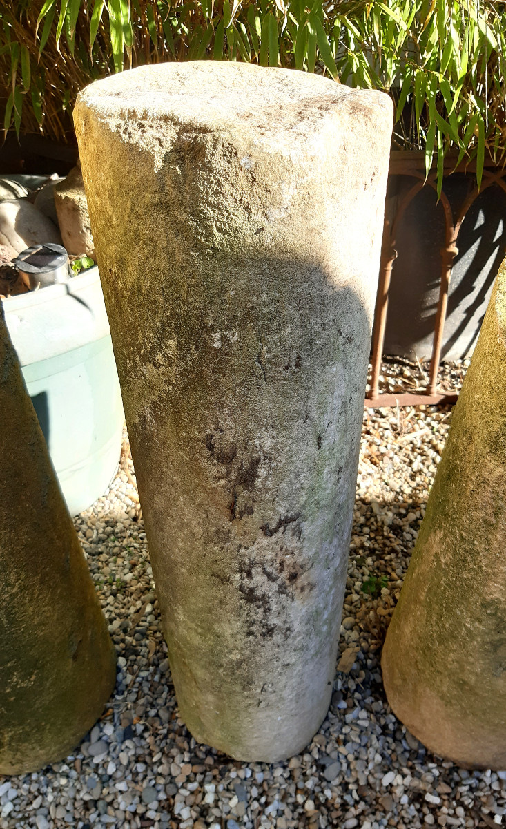 Batch Of Parts Of Cylindrical Shaft Of Roman Column In Cut Stone-photo-1