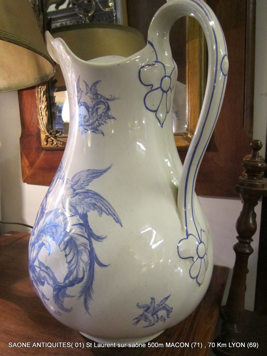 In Large Pitcher Choisy-photo-4