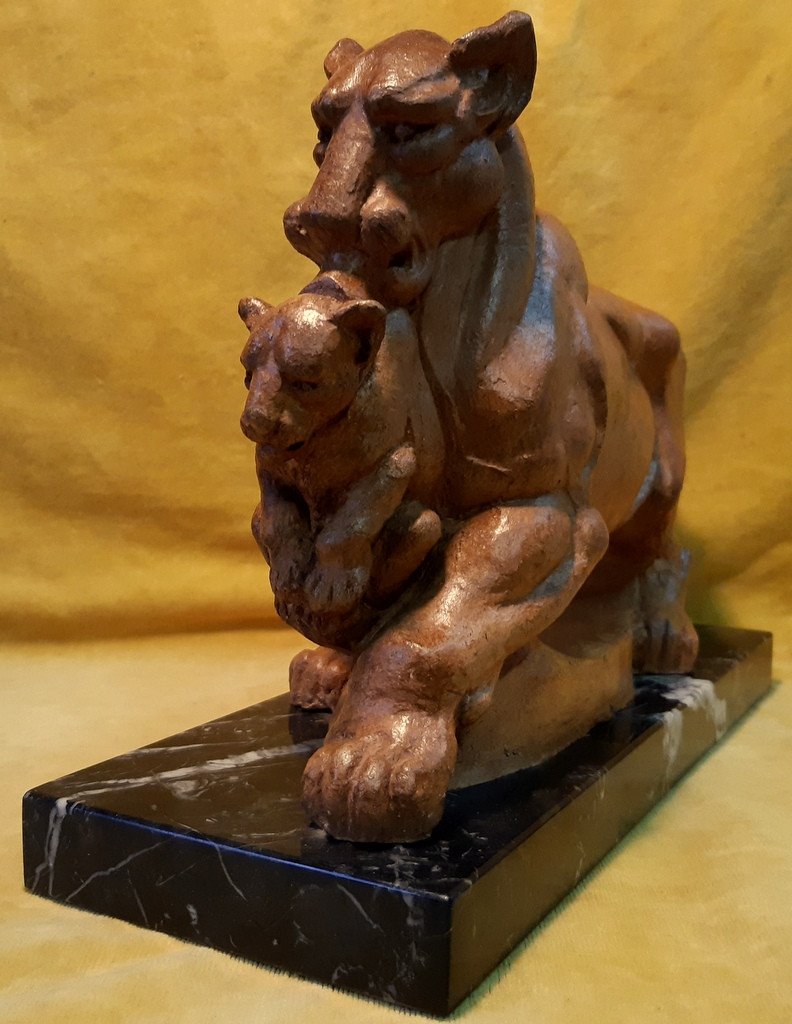 Terracotta Sculpture Lioness Carrying Her Lion Cub Art Deco 1930 On Marble Base-photo-2