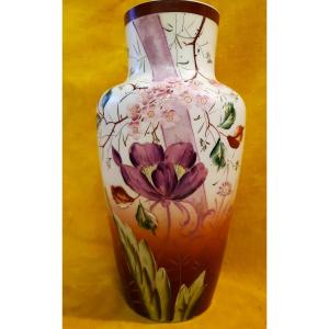 Grand Vase Opaline Blanche Décoré De Fleurs Emaillées Style Japonisant  Art Nouveau 1900