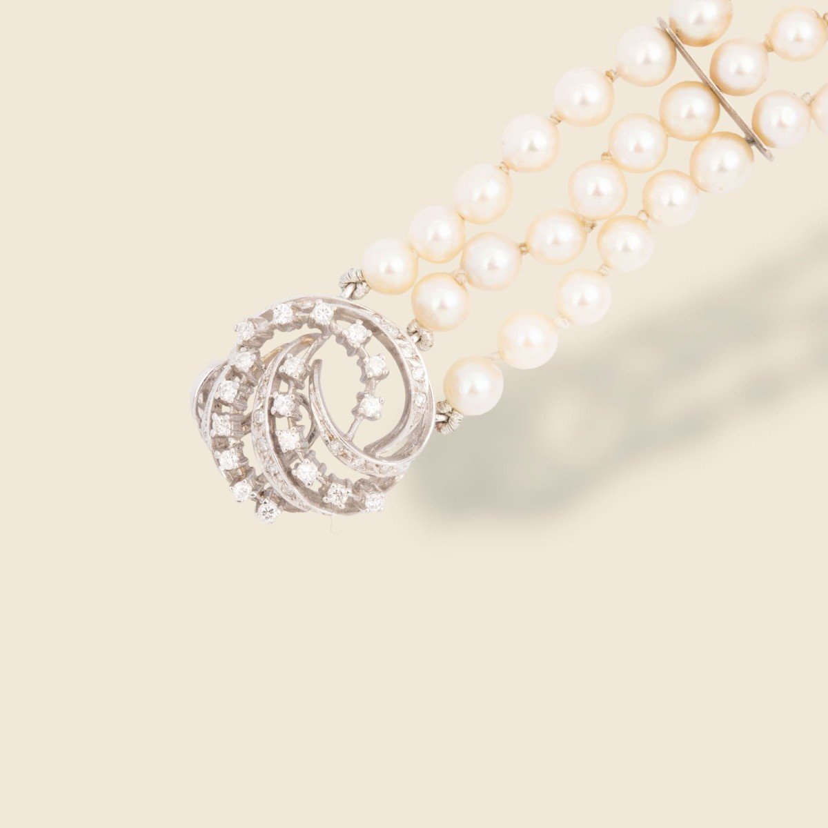 Pearl Bracelet, White Gold Clasp And Revolution Diamonds-photo-2