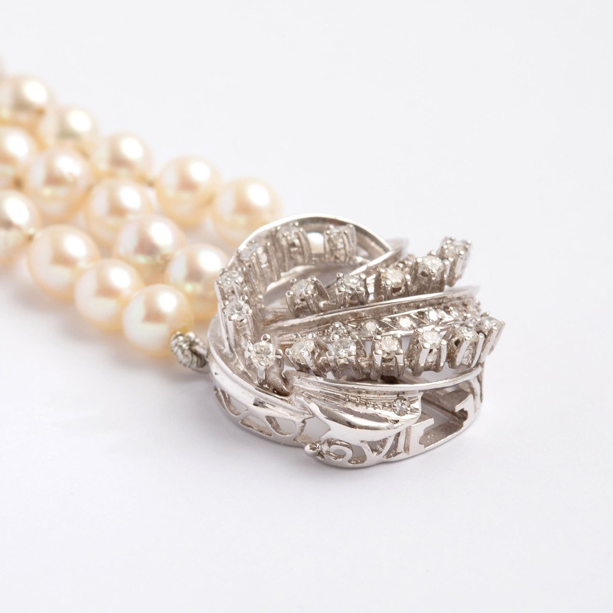 Pearl Bracelet, White Gold Clasp And Revolution Diamonds-photo-4