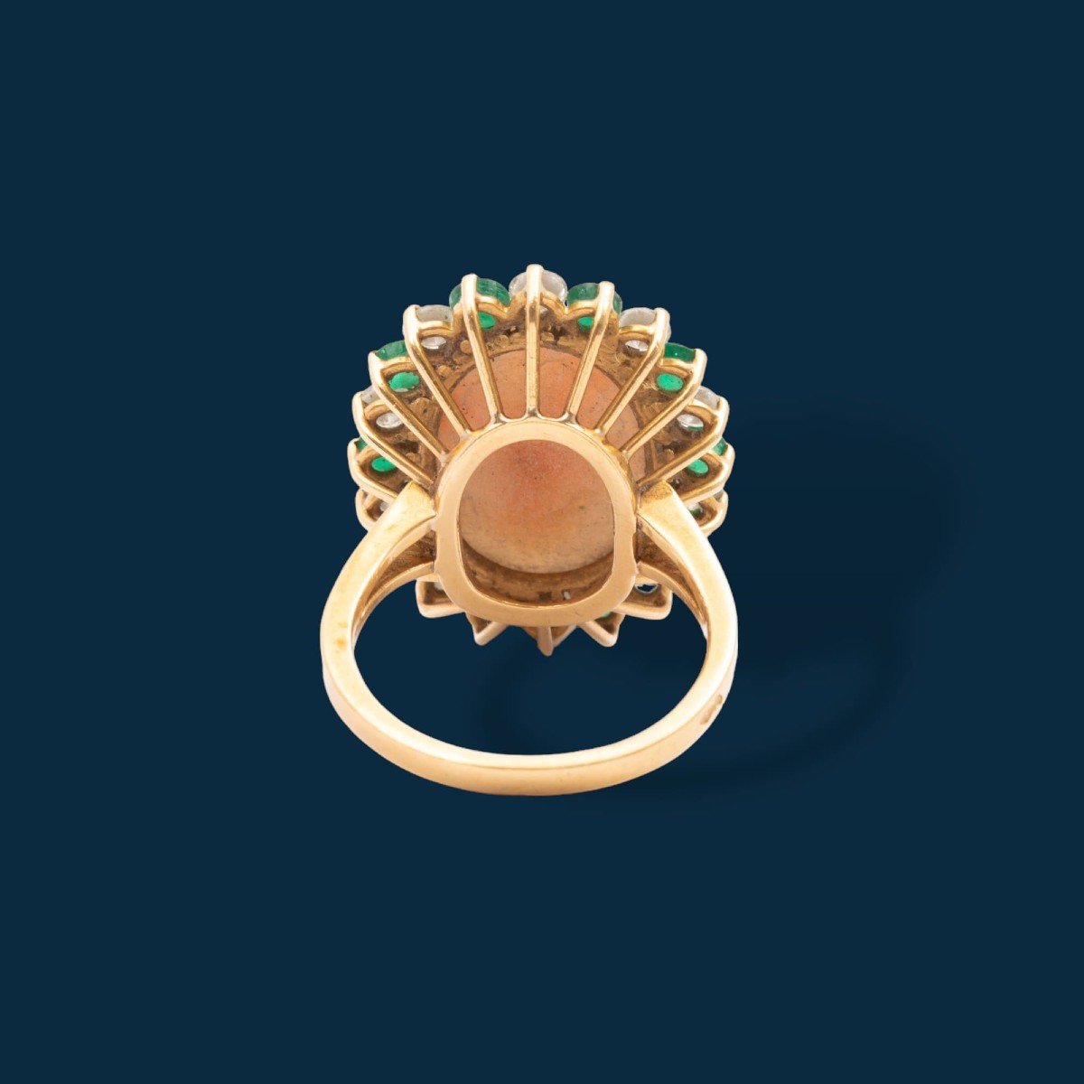 Bague Or Jaune, Corail, Emeraudes Et Diamants Peachy-photo-4