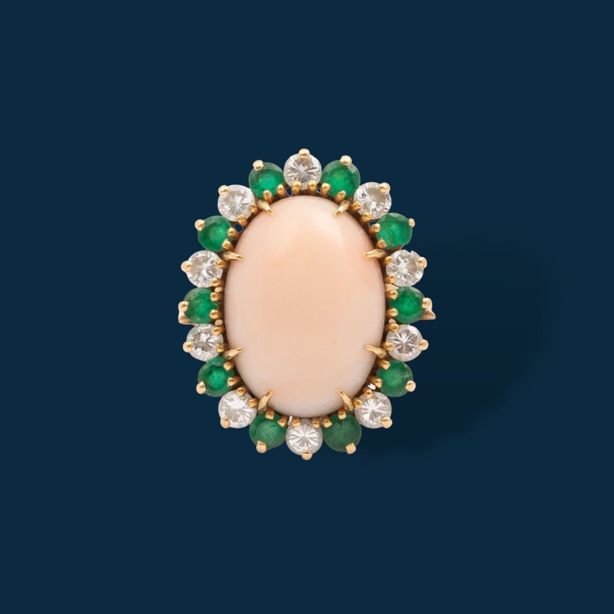 Bague Or Jaune, Corail, Emeraudes Et Diamants Peachy