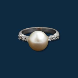 White Gold, Pearl And Diamonds Ring