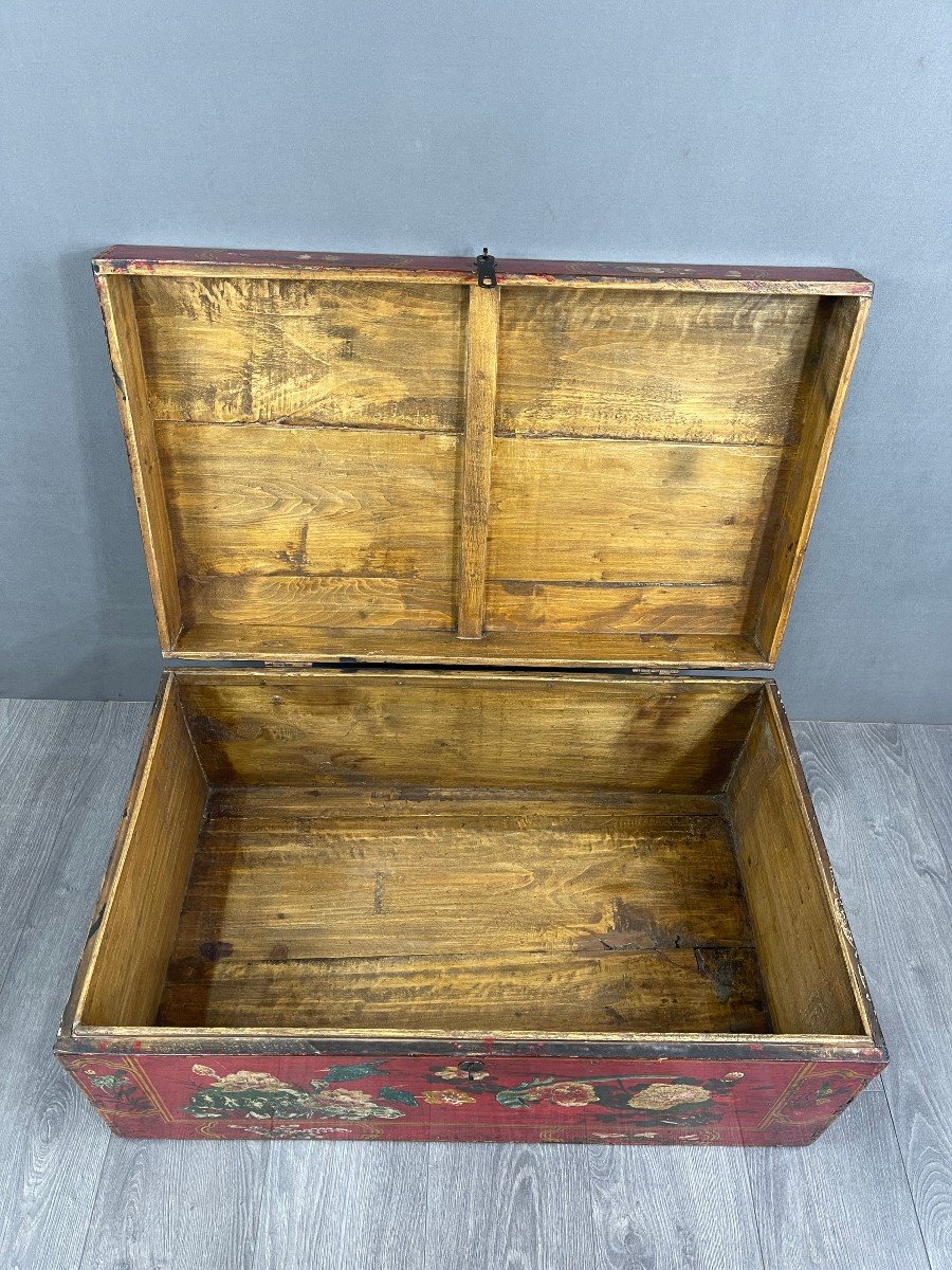 Old Hand Painted Chest, Floral Decor On A Red Background, 19th Century-photo-2
