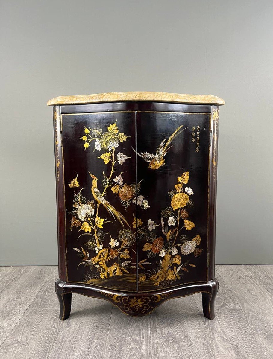 Chinese Lacquer Corner Cabinet, Early 20th Century