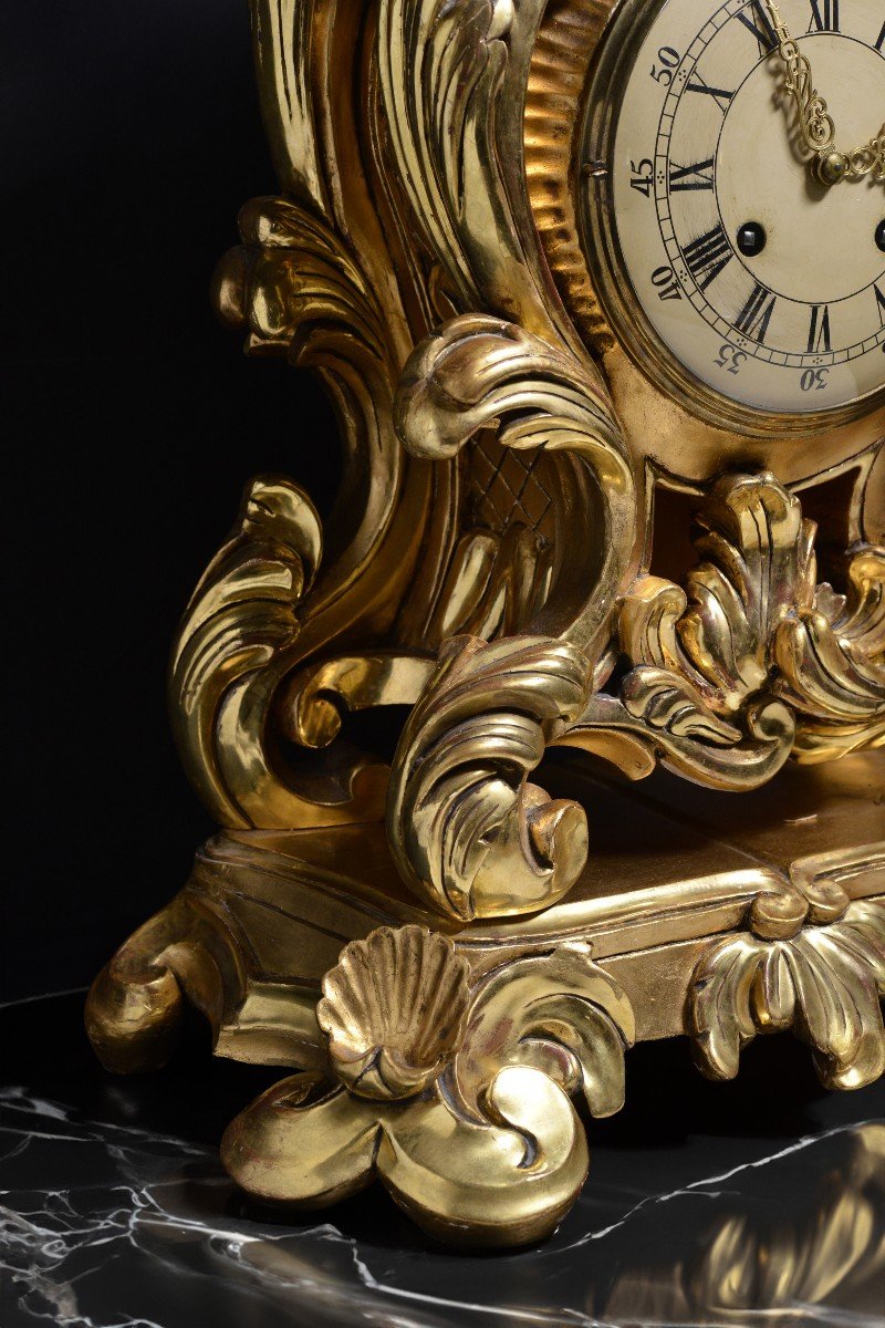 Horloge Suédoise Par Westerstand En Bois Sculpté Et Doré De Style Rococo Milieu Du 20e Siècle-photo-1