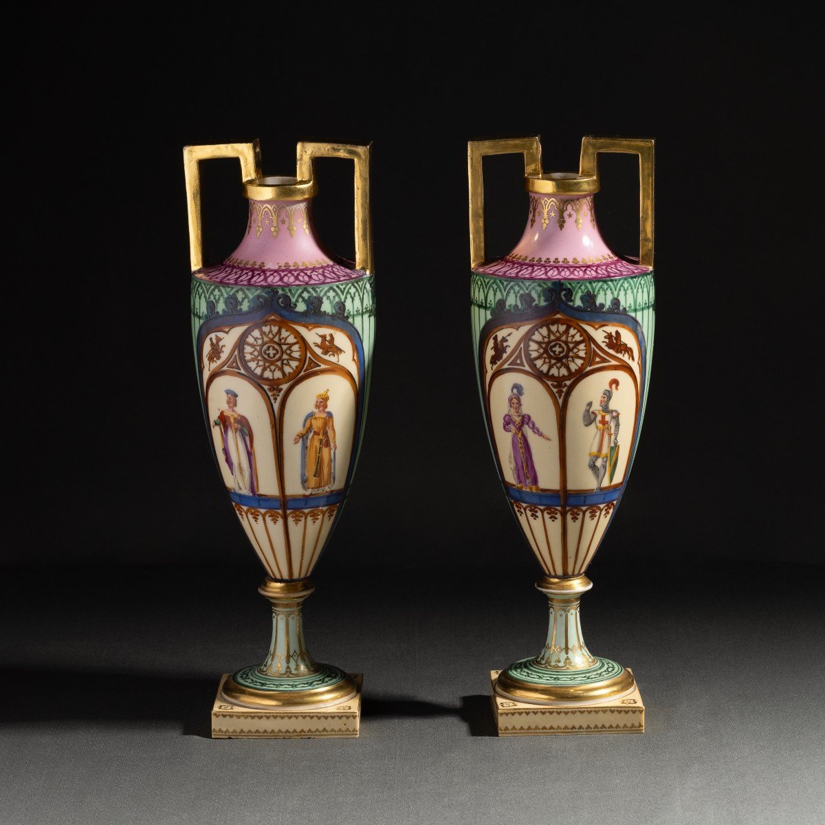 Dihl et Guérhard - très rare paire de vases "fuseau" à décor Troubadour - porcelaine vers 1820-photo-1