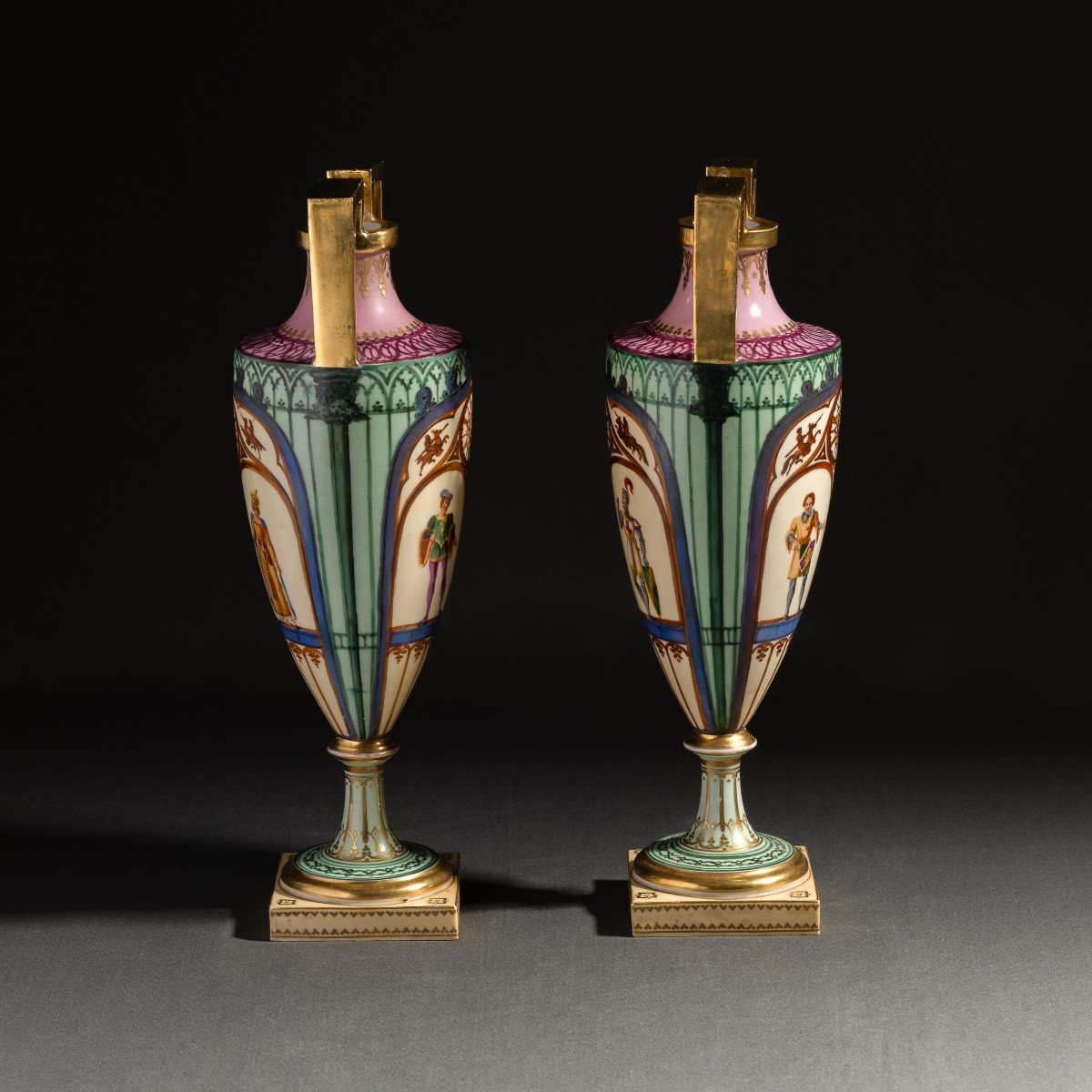 Dihl et Guérhard - très rare paire de vases "fuseau" à décor Troubadour - porcelaine vers 1820-photo-2