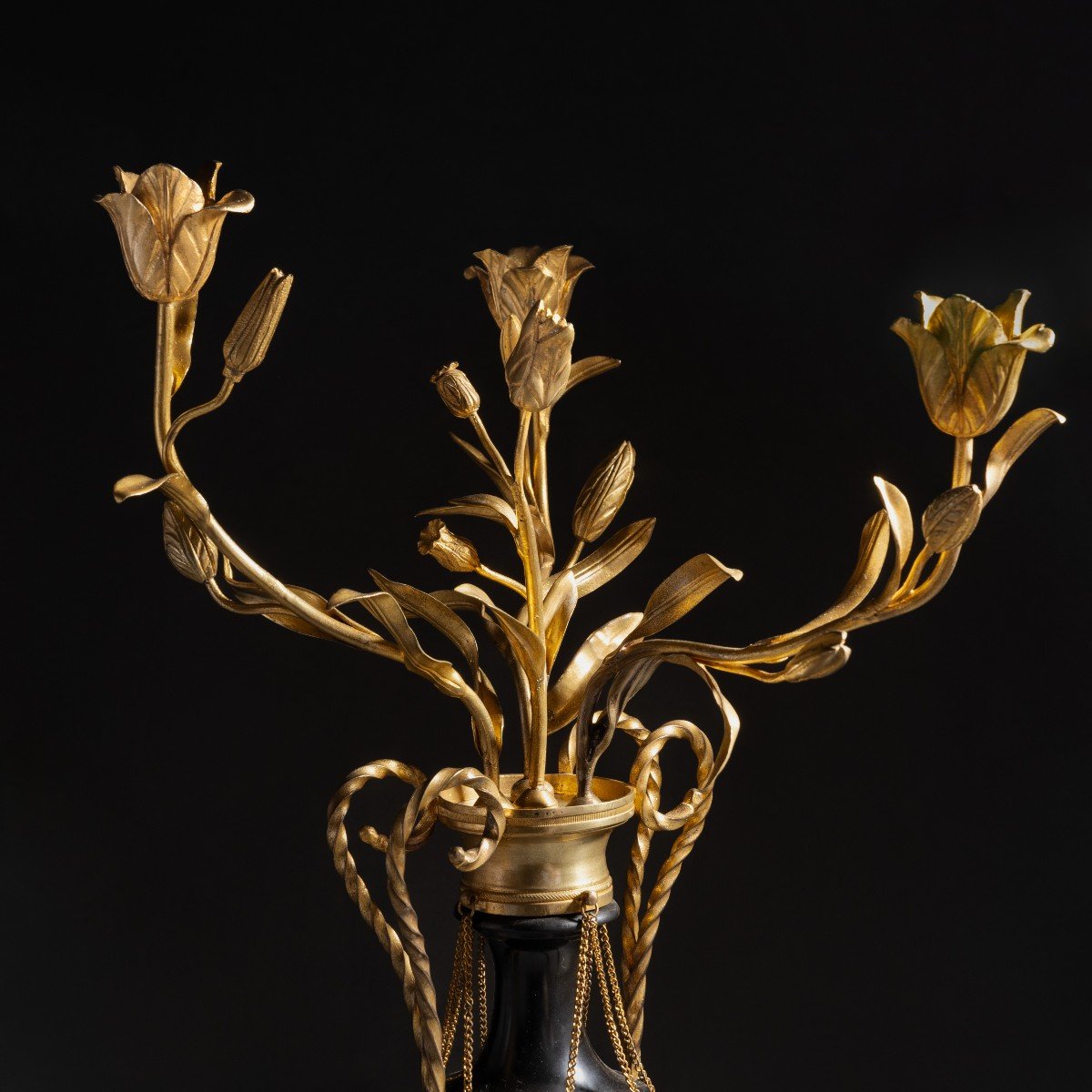 Paris, fin de l'époque Louis XVI - importante paire de candélabres floraux en bronze et marbre-photo-2