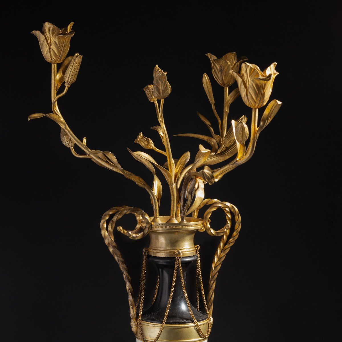 Paris, fin de l'époque Louis XVI - importante paire de candélabres floraux en bronze et marbre-photo-3