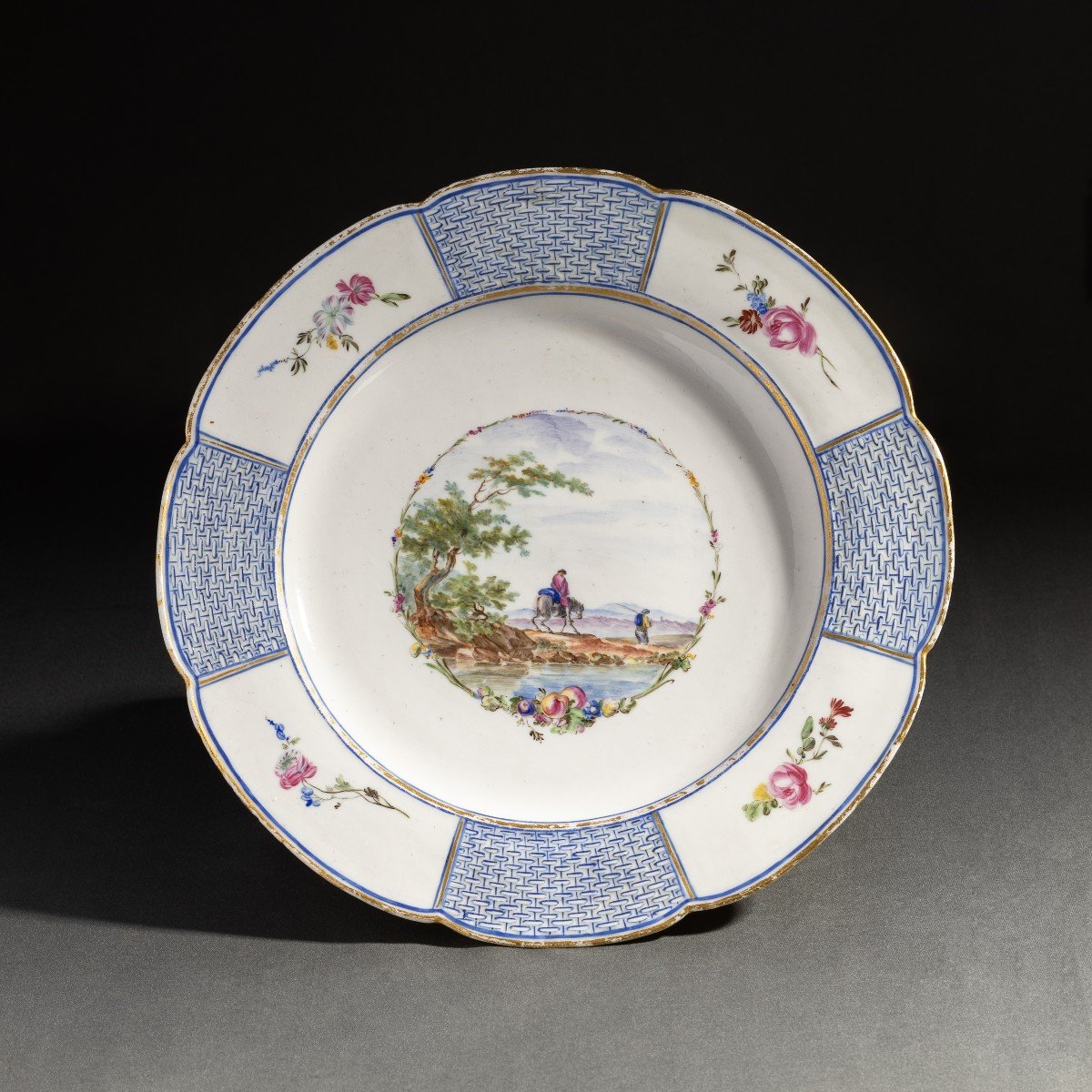 Mennecy, vers 1760 - très rare assiette de table en porcelaine tendre-photo-2