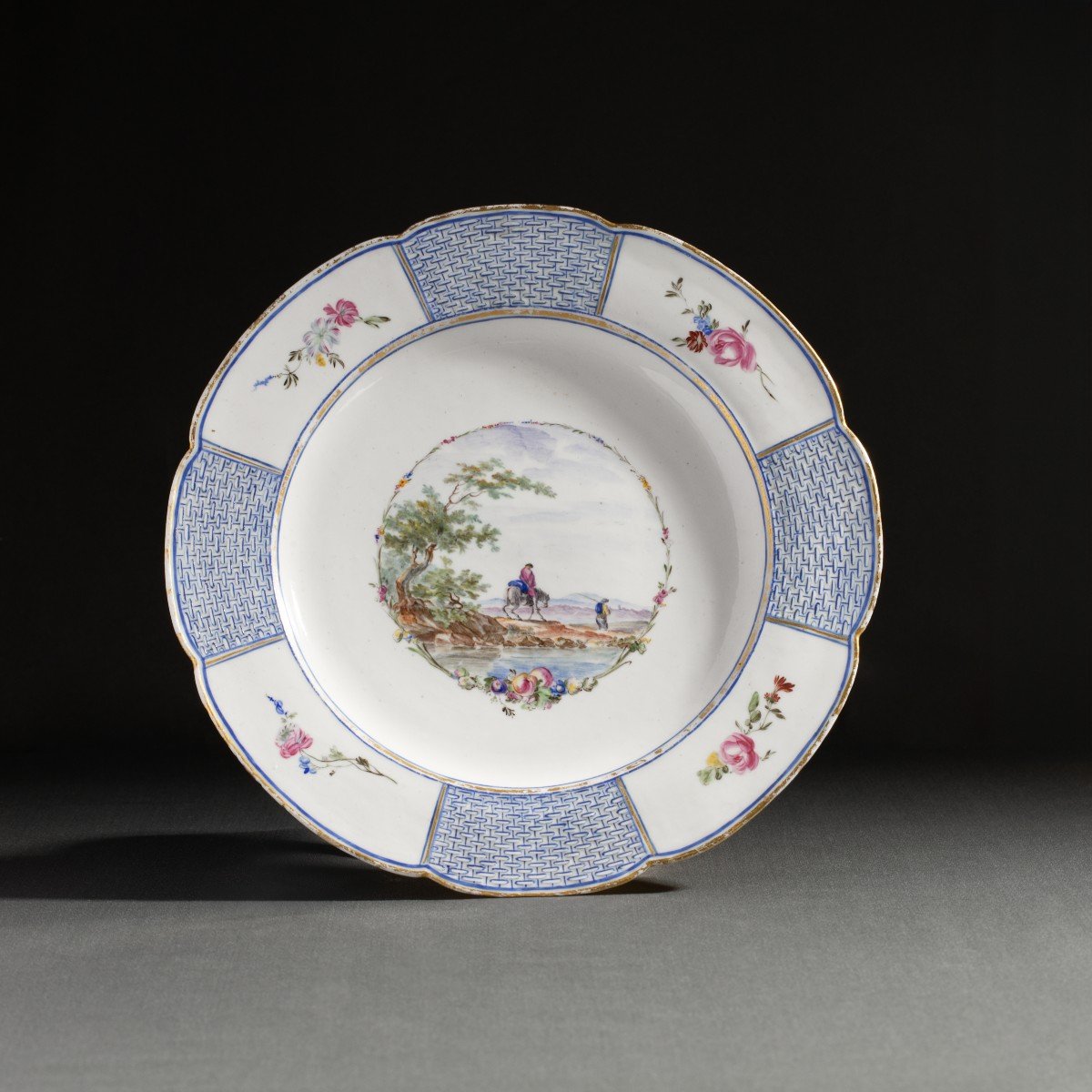 Mennecy, vers 1760 - très rare assiette de table en porcelaine tendre-photo-3