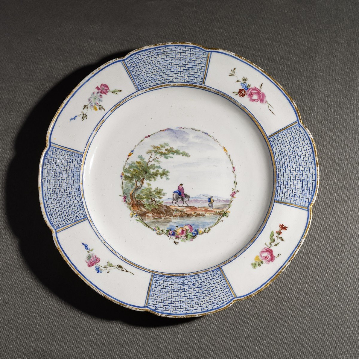 Mennecy, vers 1760 - très rare assiette de table en porcelaine tendre-photo-4