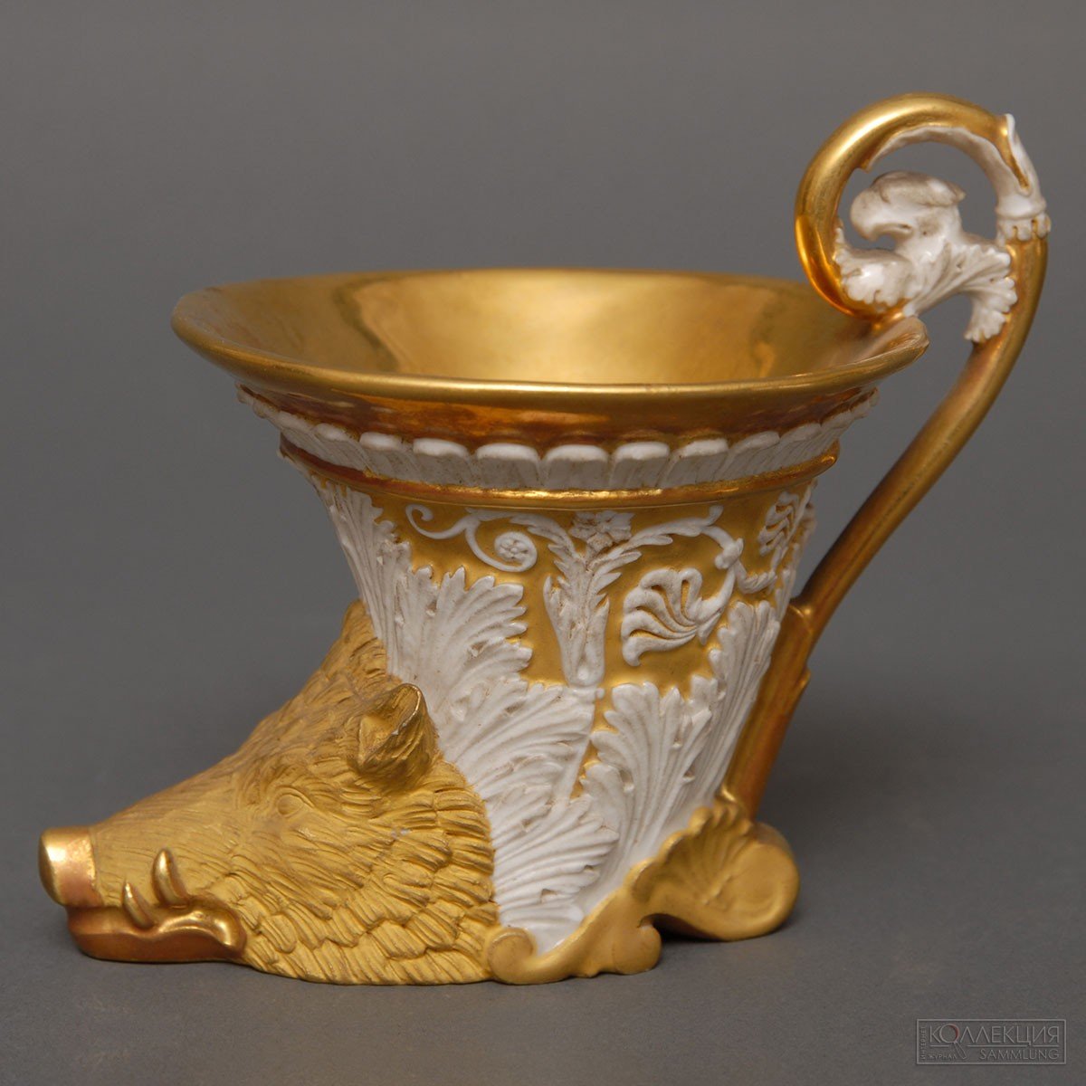 Feuillet à Paris - tasse "casque" et sa soucoupe en porcelaine vers 1820, très riche dorure-photo-6