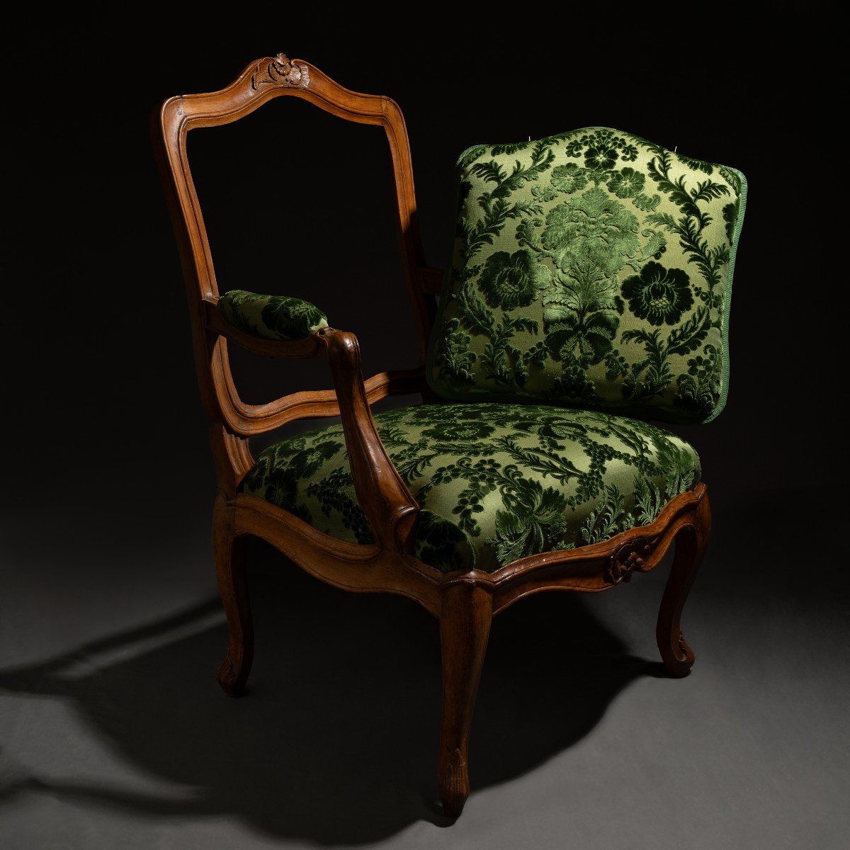 Paris, Louis XV Period - Armchair With Frame In Natural Wood And Chased Velvet-photo-2