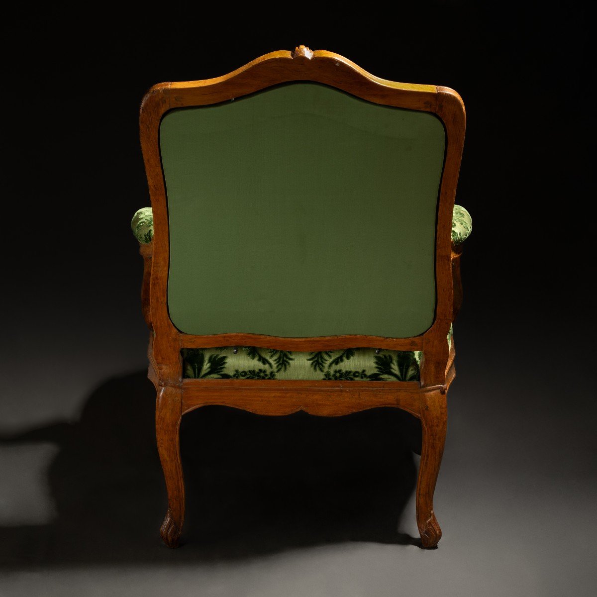 Paris, Louis XV Period - Armchair With Frame In Natural Wood And Chased Velvet-photo-1