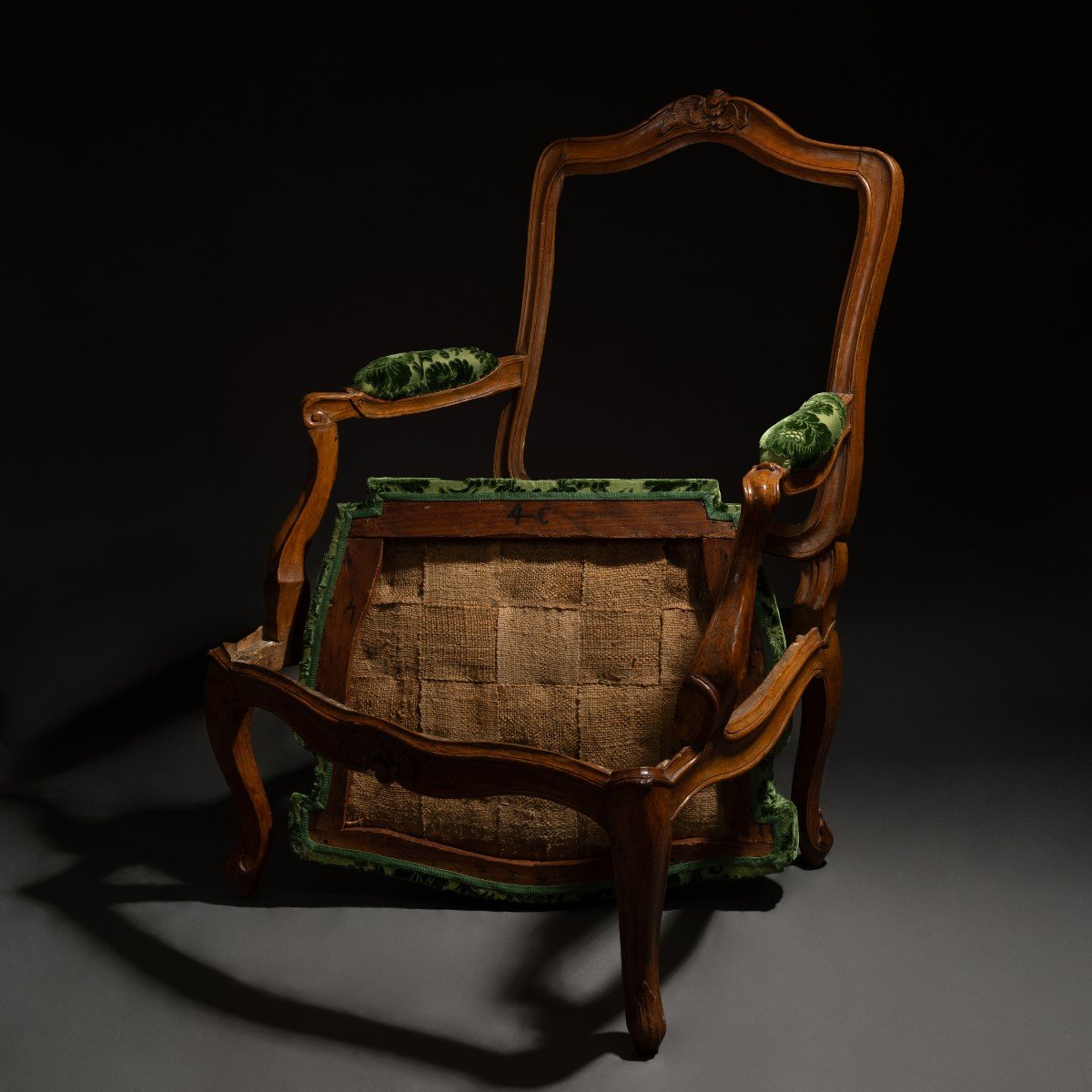 Paris, Louis XV Period - Armchair With Frame In Natural Wood And Chased Velvet-photo-2