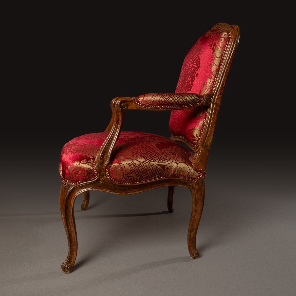 NQ Foliot, maître en 1729 - fauteuil à la reine - bois naturel et soie-photo-1