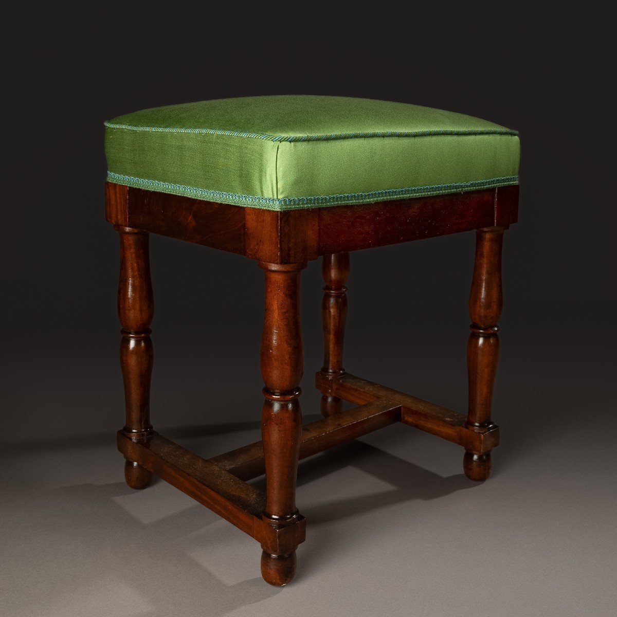 Paris, époque Empire, Restauration - tabouret en acajou et soie Lelièvre 