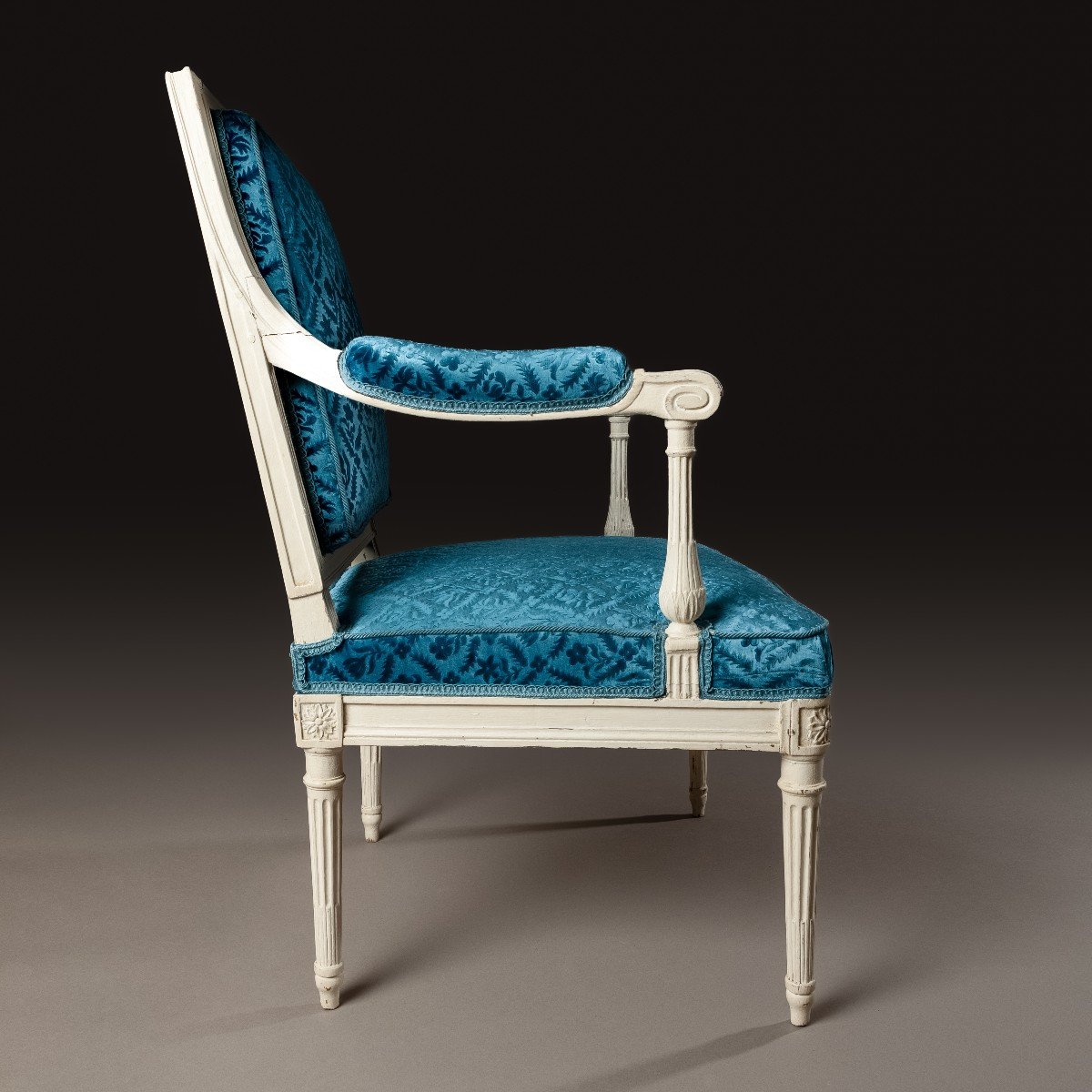 Georges Jacob, maître en 1765 - fauteuil à la Reine en hêtre laqué et velours de soie-photo-3