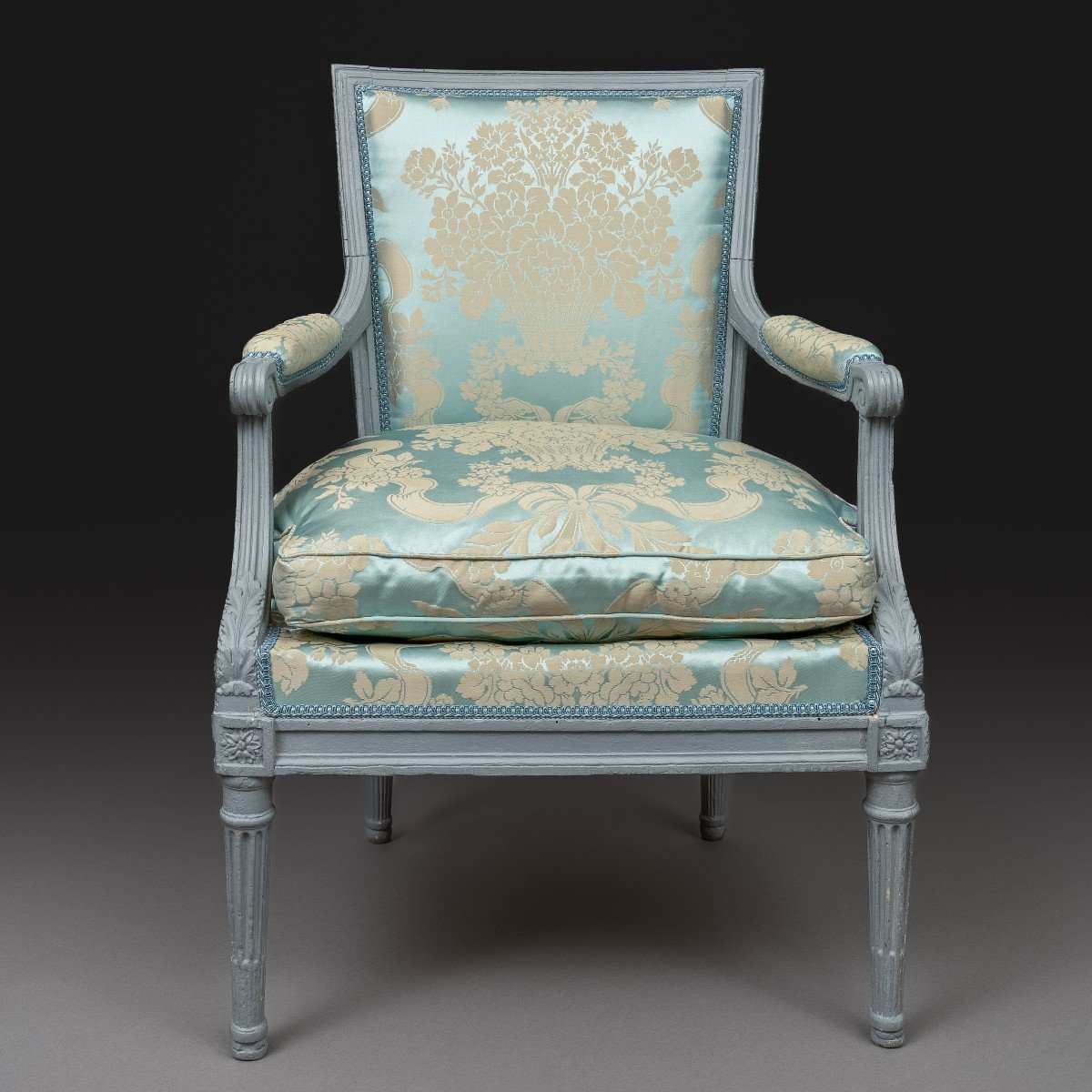 Georges Jacob, maître en 1765  - fauteuil en demi cabriolet Louis XVI - hêtre et soie-photo-1