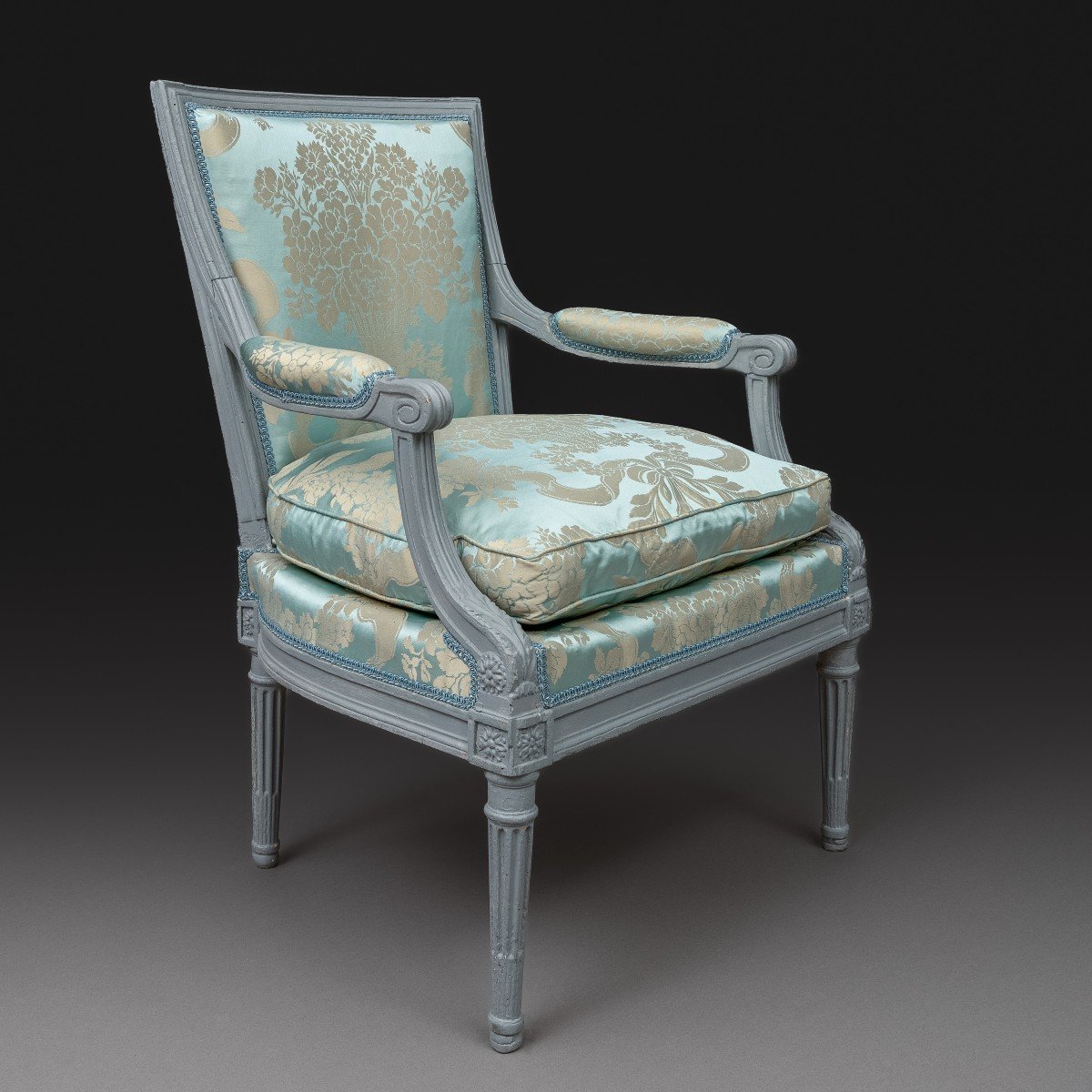 Georges Jacob, maître en 1765  - fauteuil en demi cabriolet Louis XVI - hêtre et soie