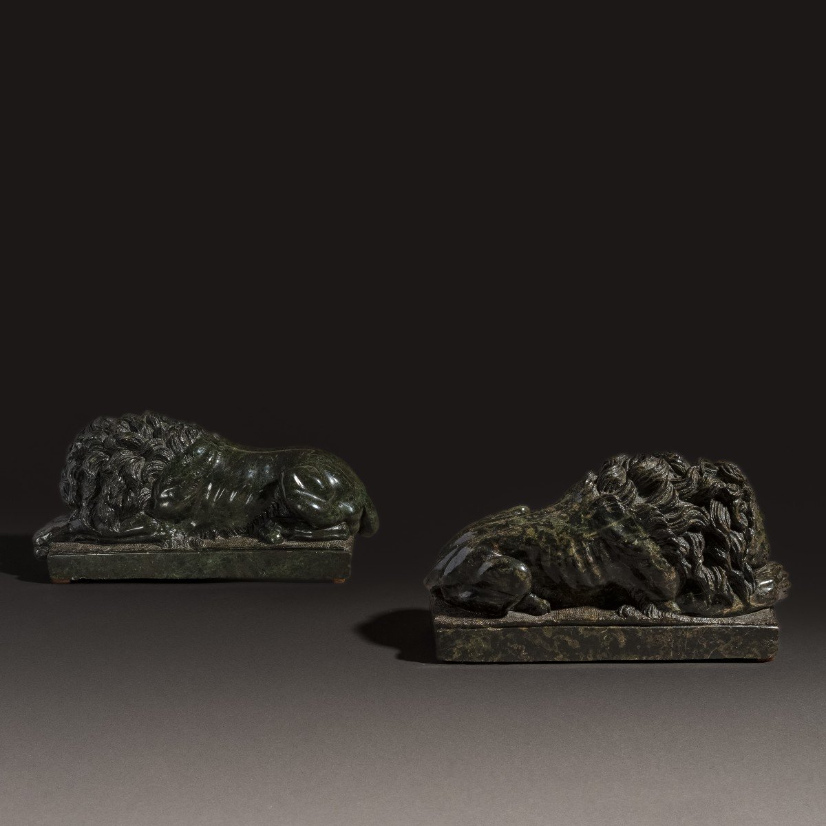 Canova, d'après - paire de lions en marbre serpentin sculpté - XIXe siècle -photo-2