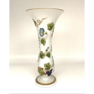 Baccarat - Vase Opaline  Fin19 ème