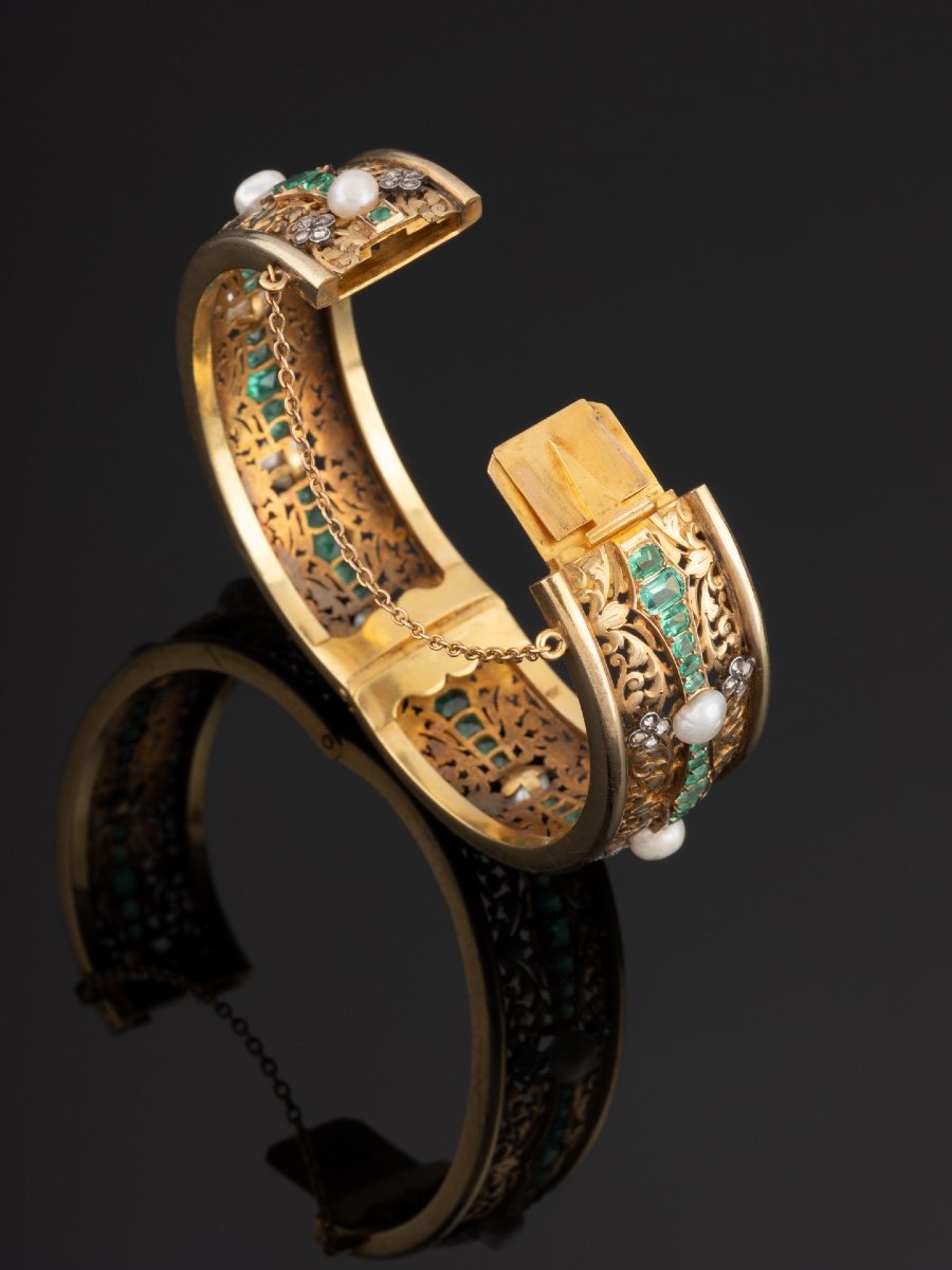 Beaumont & Cie,: Bangle Bracelet Adorned With Emeralds, Diamonds And Fine Pearls-photo-2