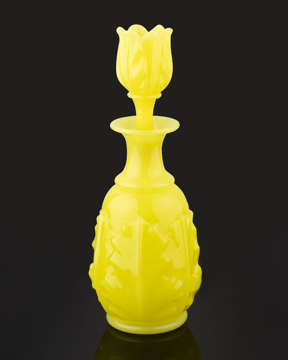 Baccarat: Large Yellow Opaline Bottle-photo-3